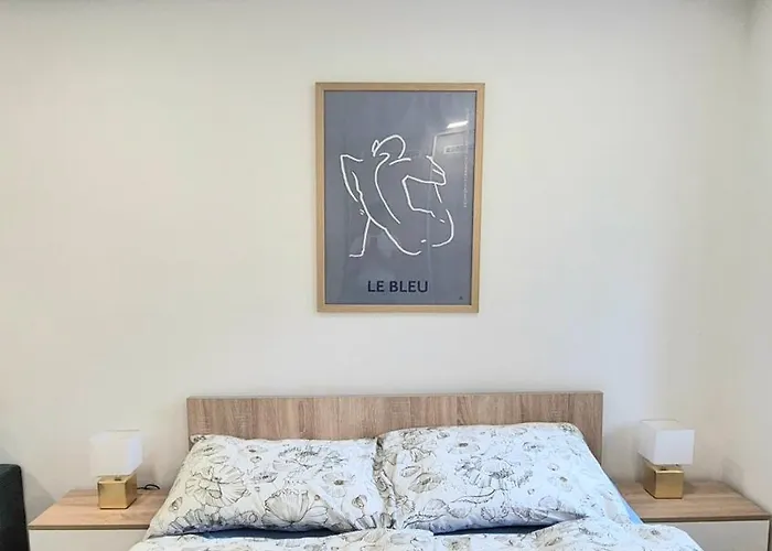 Daire Le Bleu Apartment, - Old Town